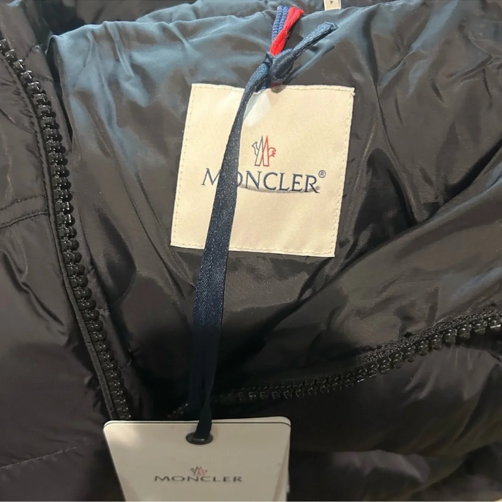 Men’s MONCLER maya GIUBBOTTO faux trimmed quilted jacket size 4/large US - Picture 5 of 13